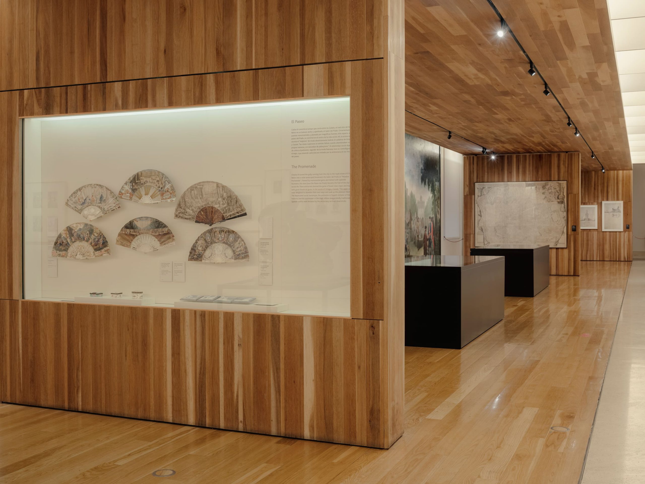 Vitrina con muestra de abanicos en el Museo de Historia de Madrid