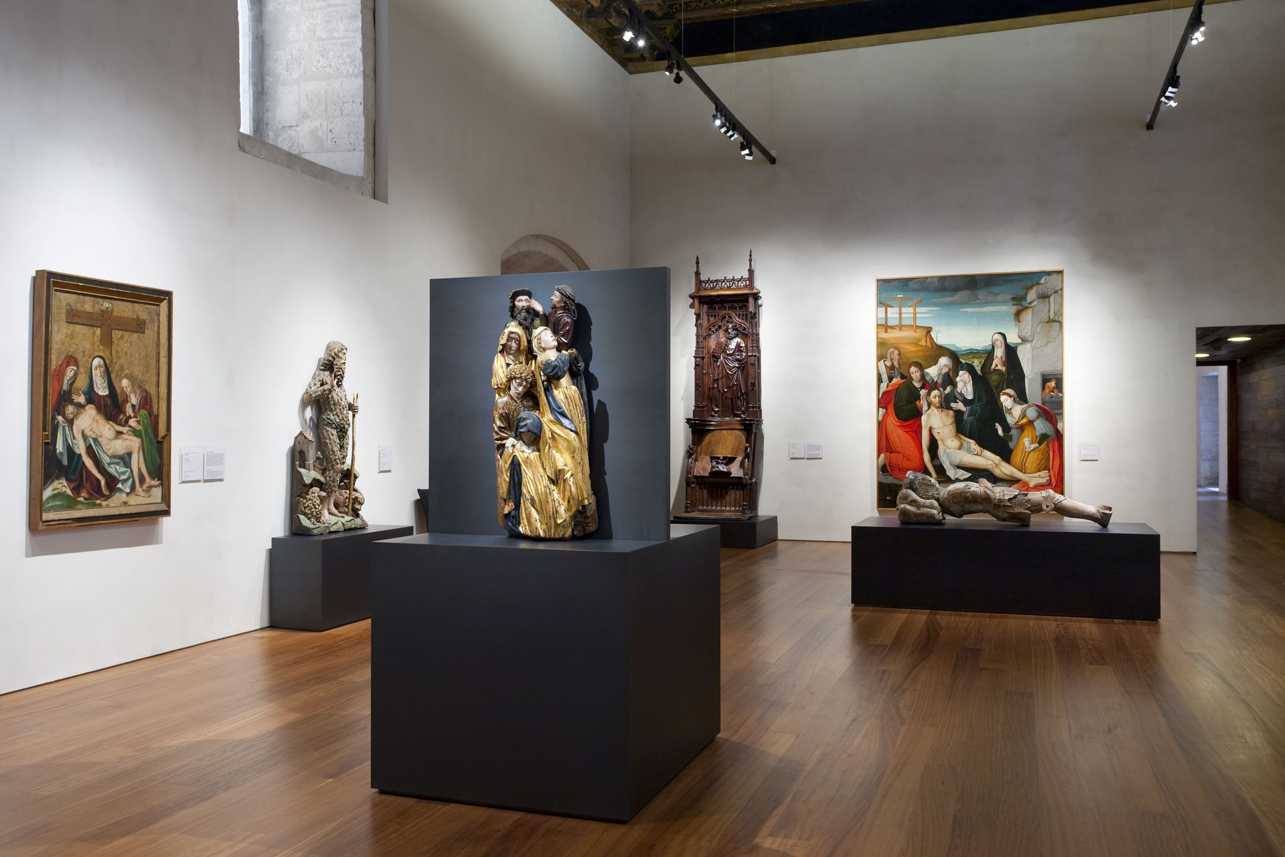 Exposición de piezas de arte sacro Museo Nacional de Escultura