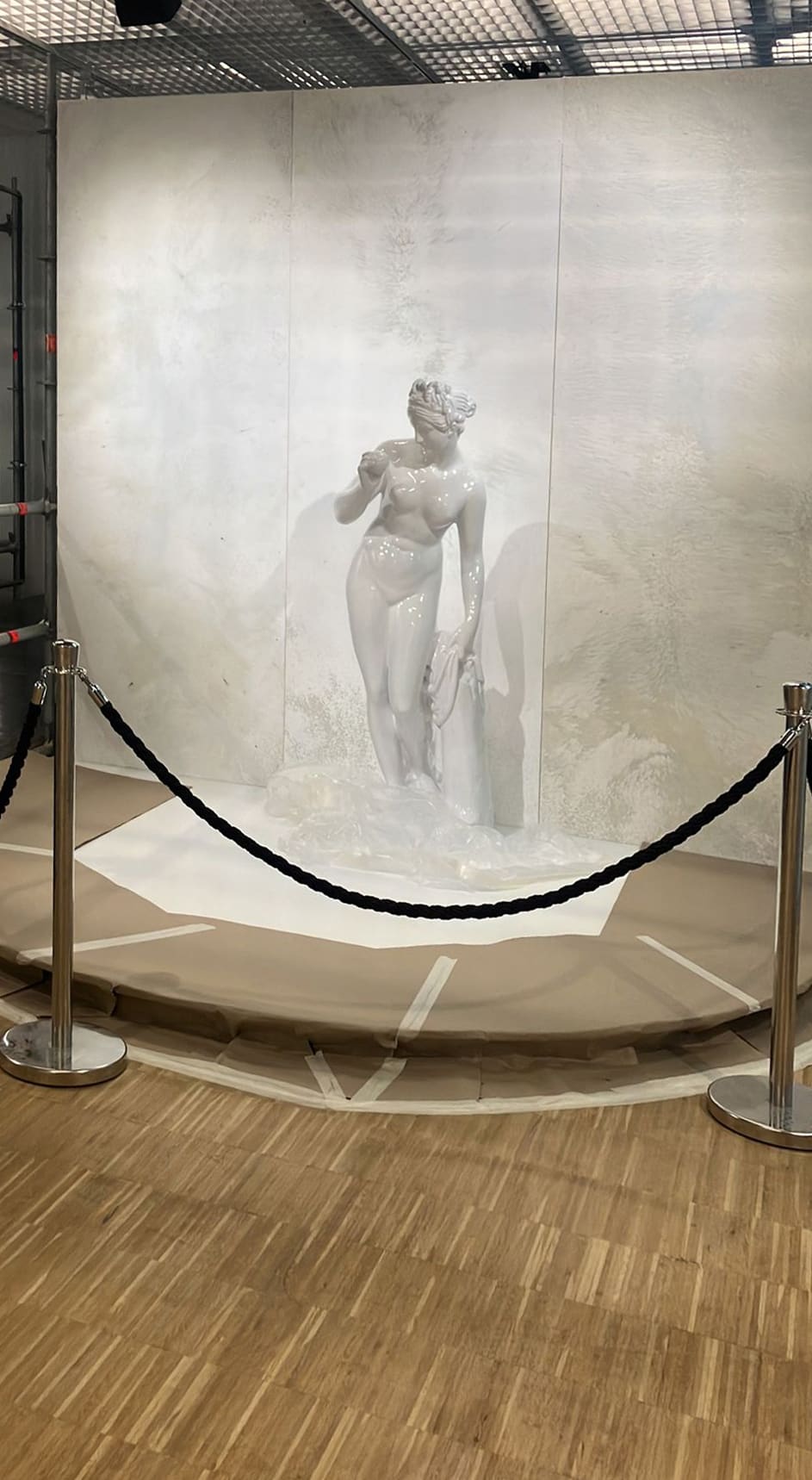 Pieza escultórica de la exposición Throaway