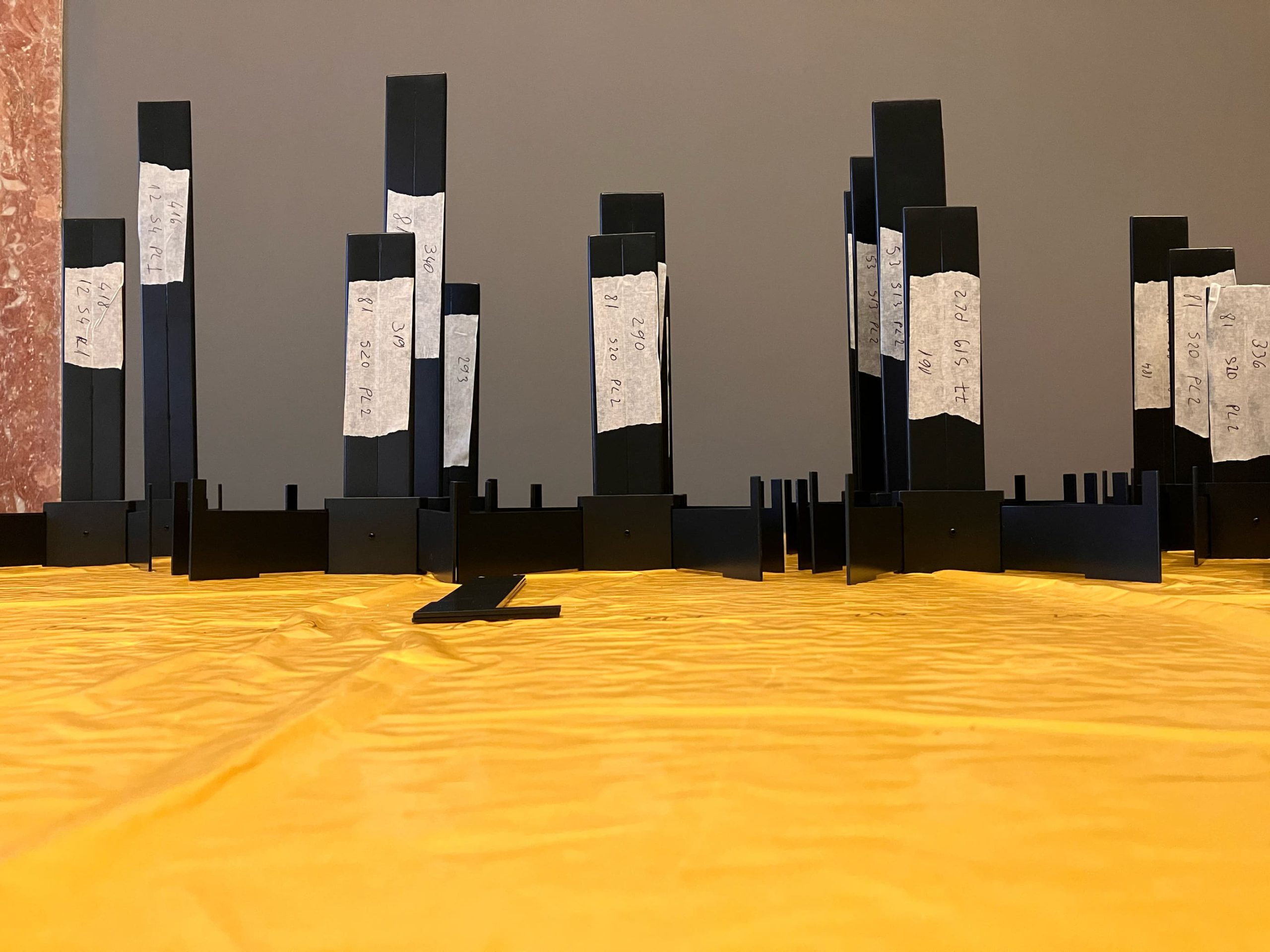 Soportes expositores numerados