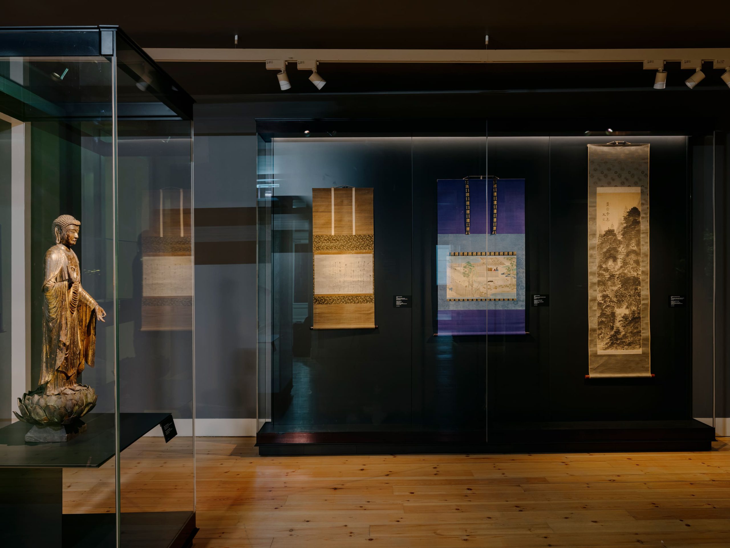 Vitrinas expositoras con piezas de la colección Francisco Capelo