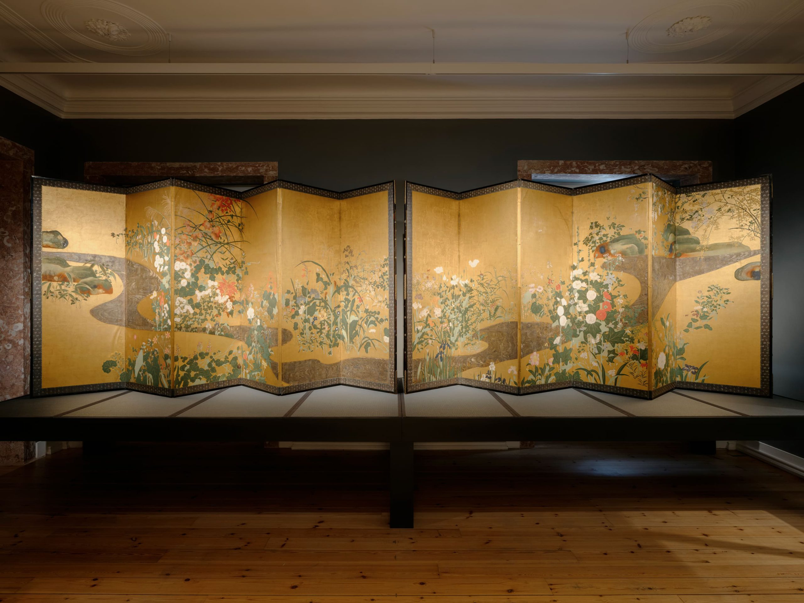 Biombo pintado de la colección Francisco Capelo en Casa Asia