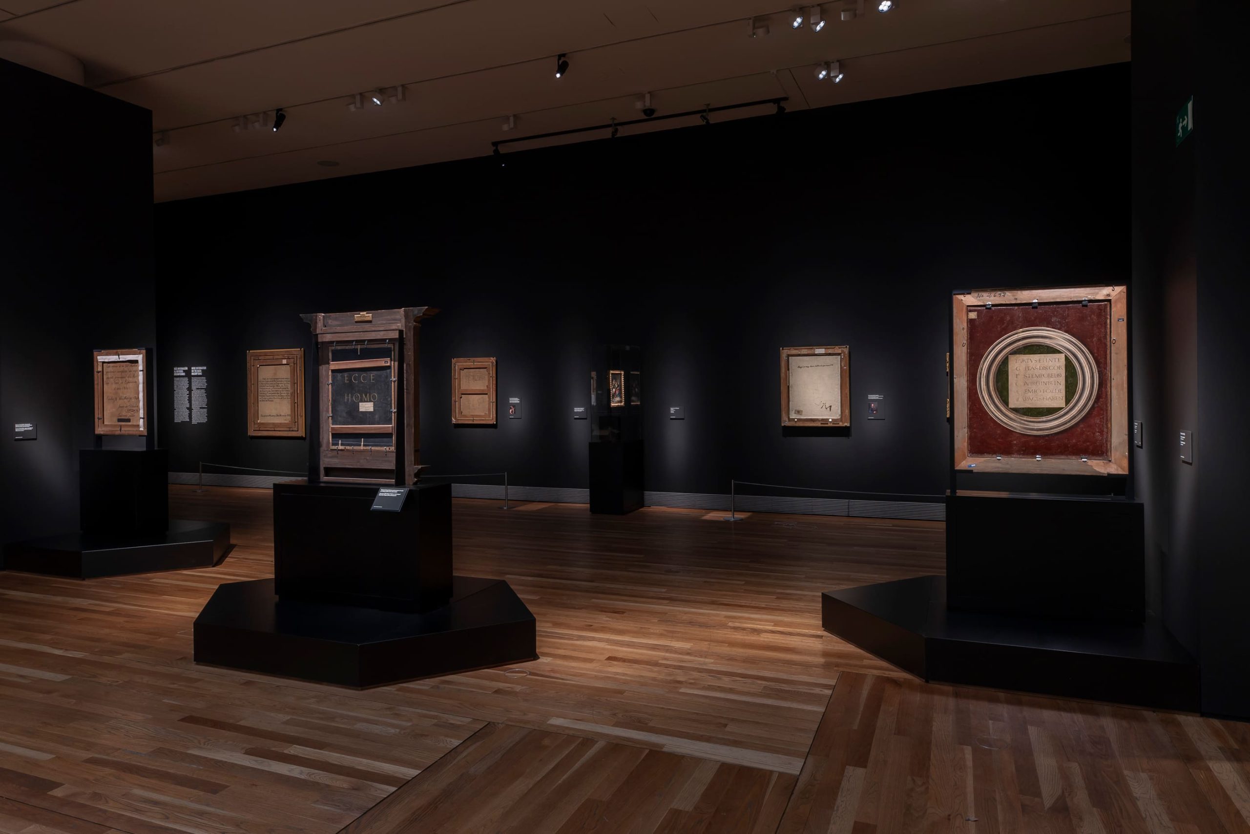 Obras de la exposición Reversos en el Museo del Prado