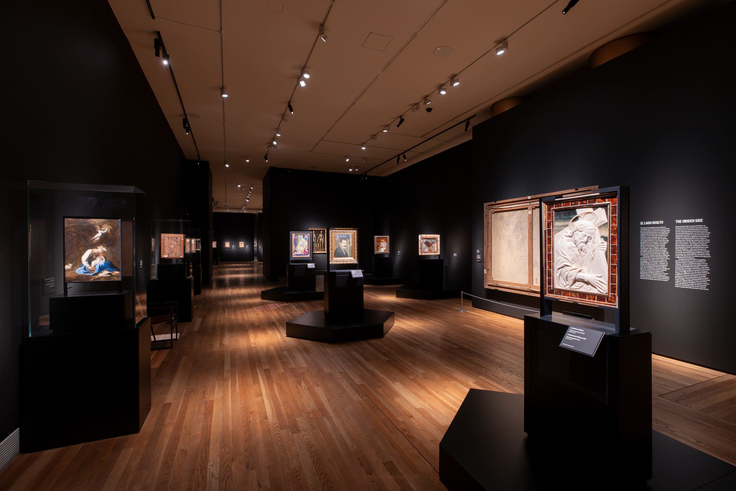 Piezas de la exposición Reversos en el Museo del Prado