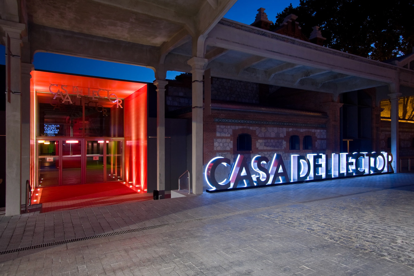 Letreros iluminados exterior Casa del Lector